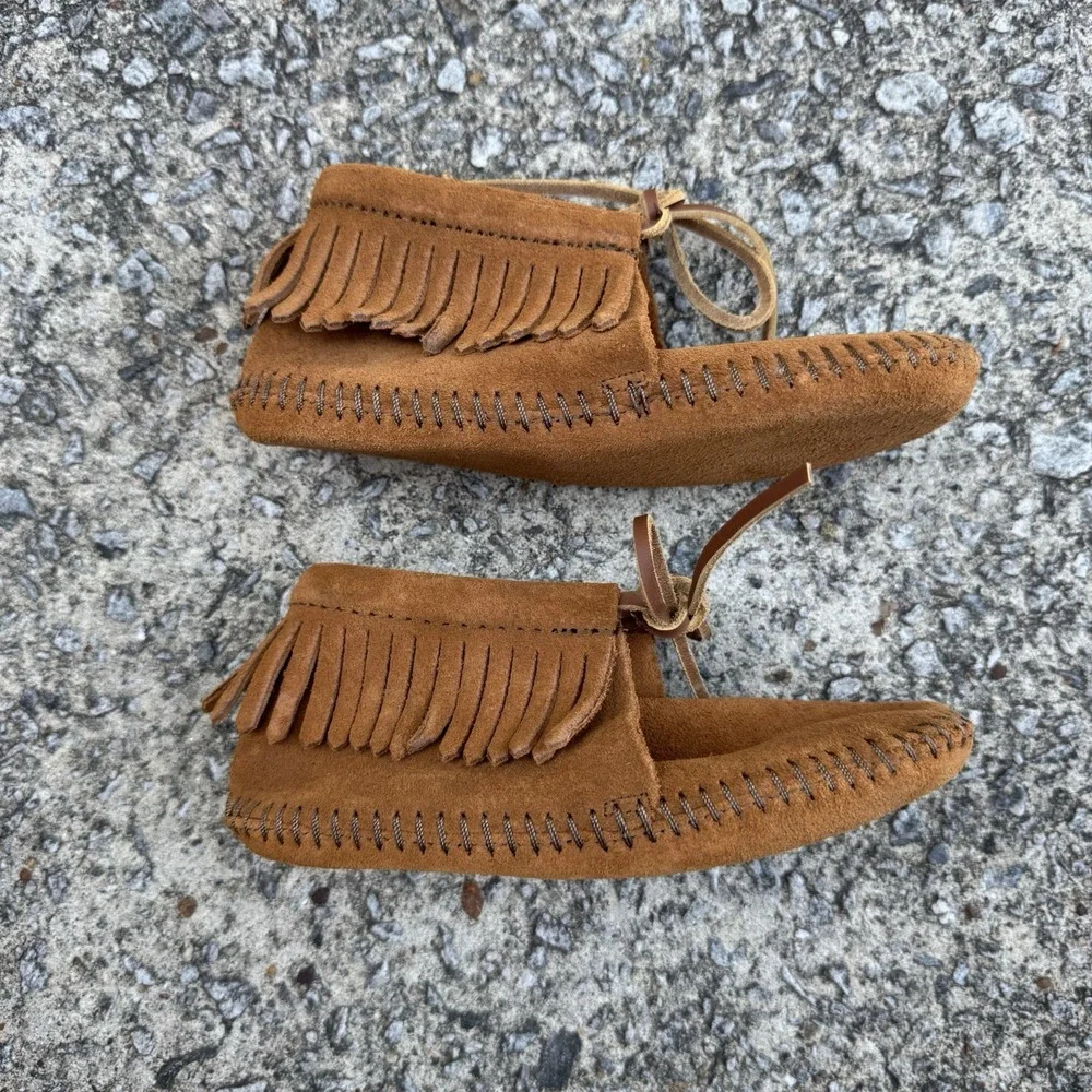 Minnetonka Classic Fringe Boots Kids Sz 12 Laces Soft Sole Brown Suede Leather